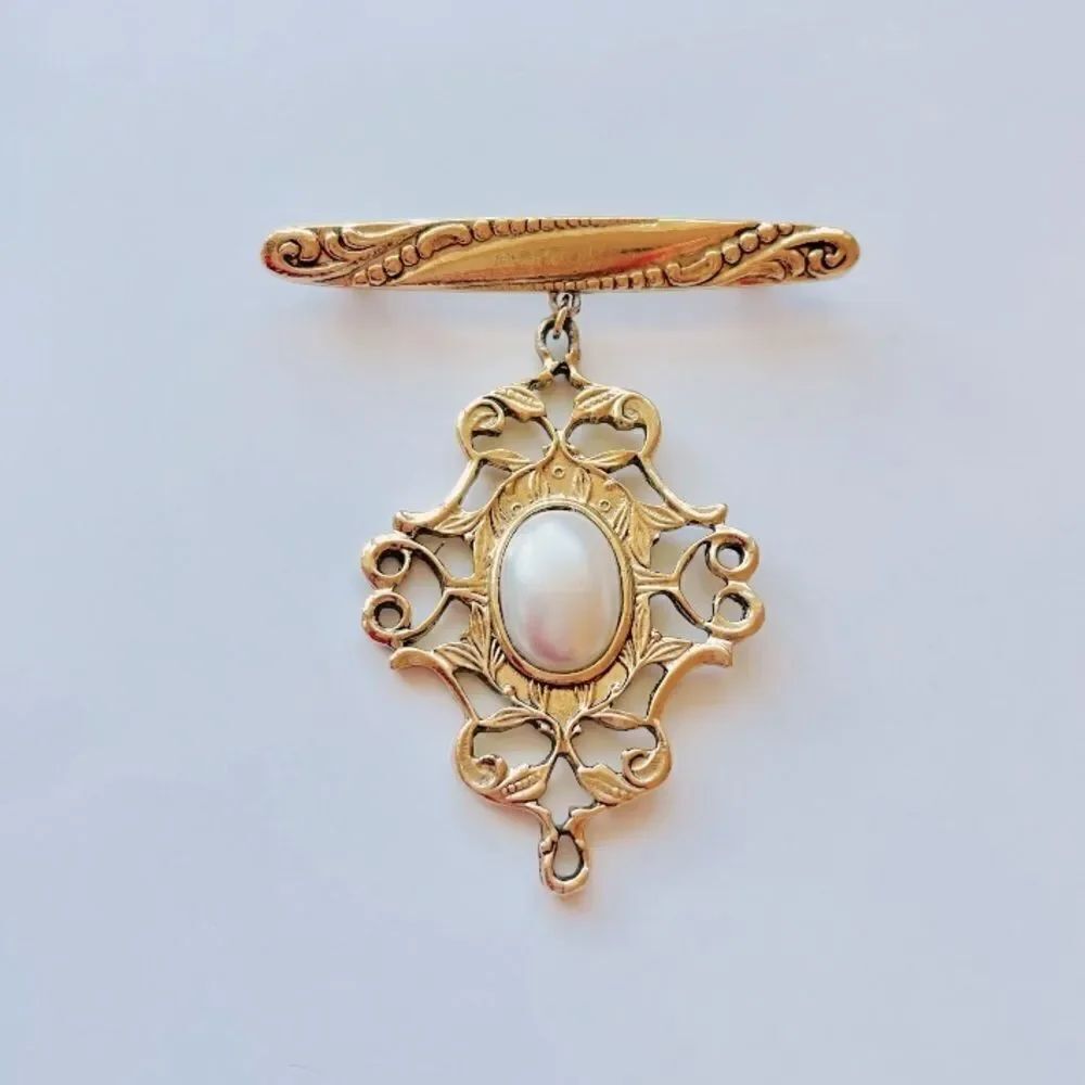 Gold Tone Faux Pearl Brooch